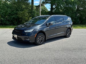 Picture of a 2021 Chrysler Pacifica Touring