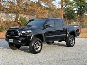 Picture of a 2017 Toyota Tacoma SR5 Double Cab Long Bed V6 6AT 4WD