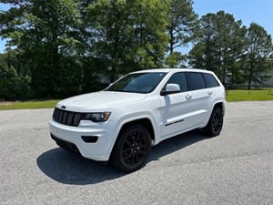 Picture of a 2018 Jeep Grand Cherokee Laredo 4WD