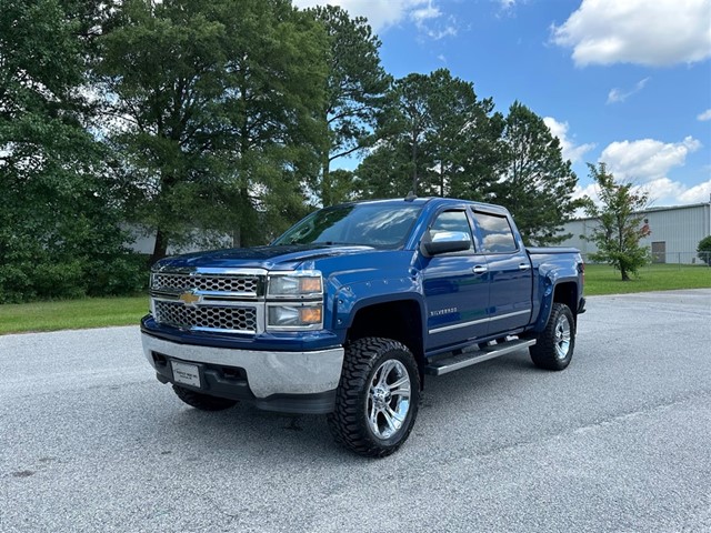 Chevrolet Silverado 1500 LT Crew Cab 4WD in Smithfield