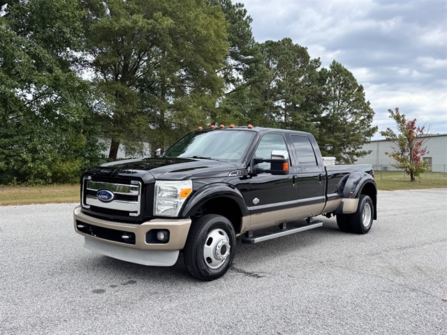 Ford F-350 SD King Ranch Crew Cab Long Bed DRW 4WD in Smithfield