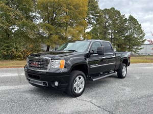 Picture of a 2014 GMC Sierra 2500HD Denali Crew Cab 4WD