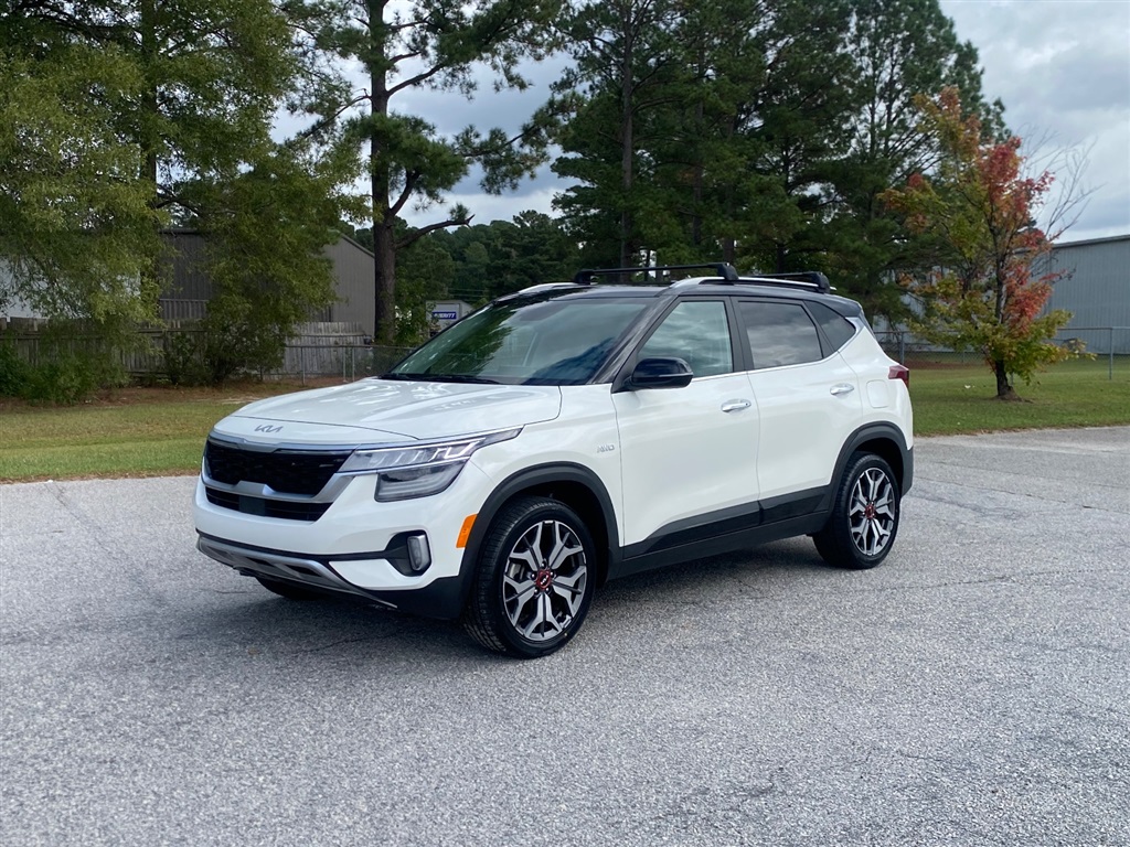 2022 Kia Seltos SX's photo