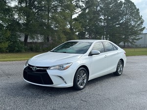 Picture of a 2015 Toyota Camry SE