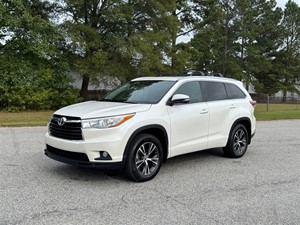 Picture of a 2016 Toyota Highlander XLE AWD V6