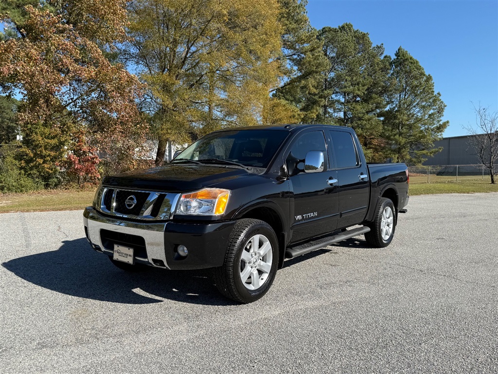 2011 Nissan Titan SL's photo