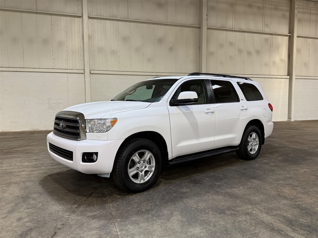 2016 Toyota Sequoia SR5's photo