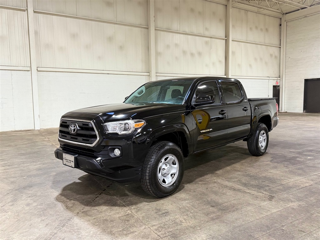 2017 Toyota Tacoma SR5's photo