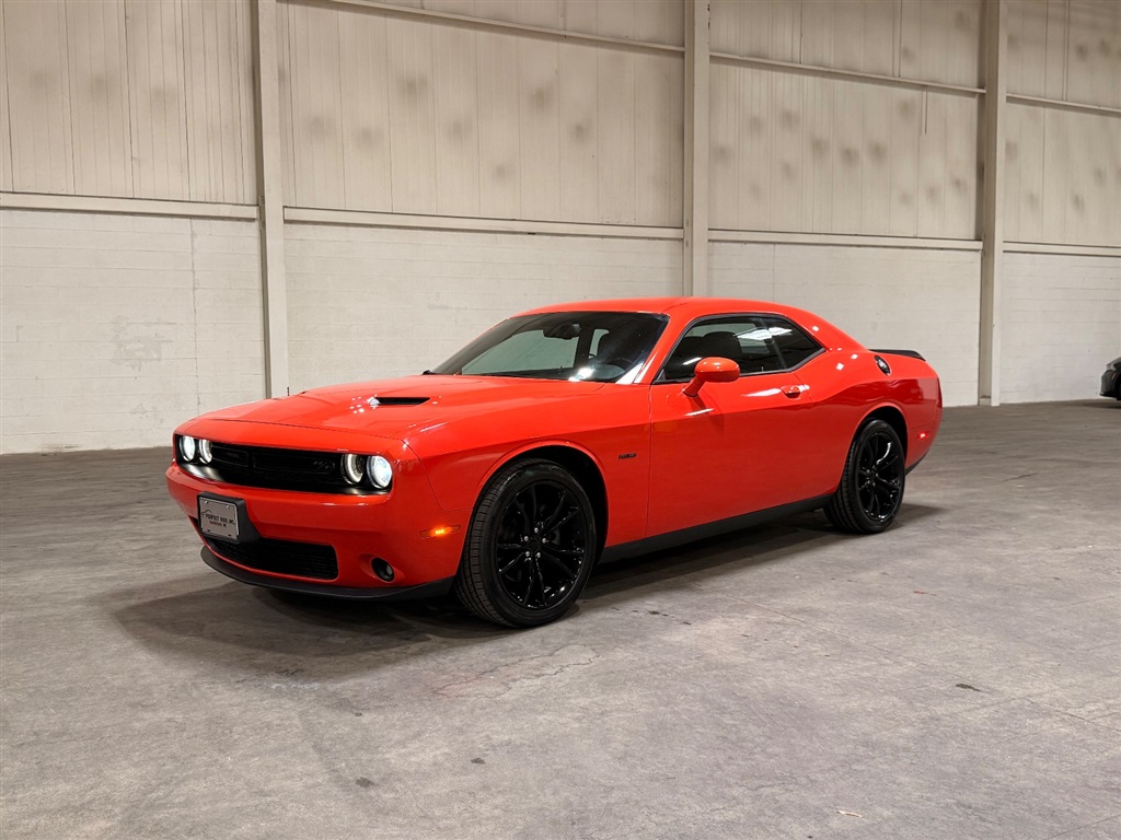 2016 Dodge Challenger R/T's photo