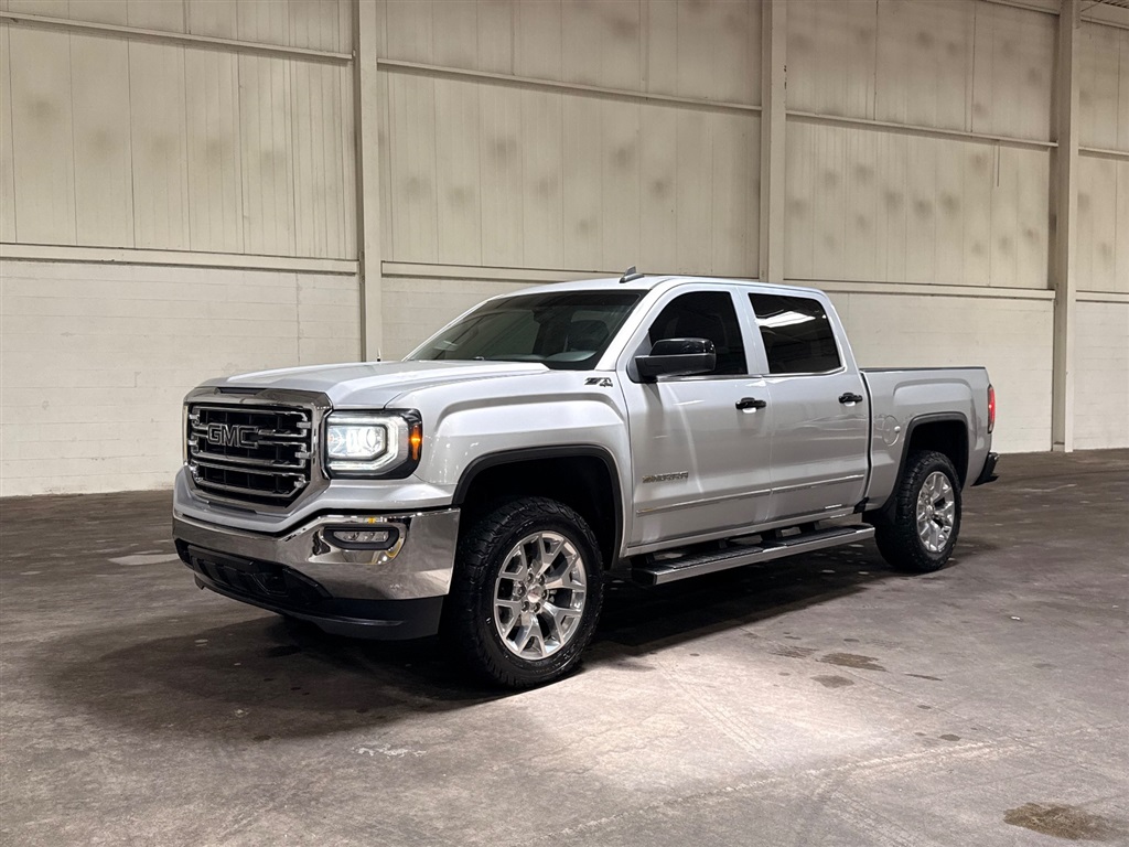2018 GMC Sierra 4WD Crew Cab Short Box SLT's photo
