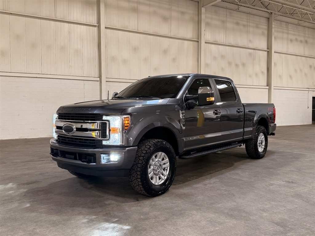 2018 Ford F-250 XL 4x4 Crew Cab 6-3/4' Box's photo