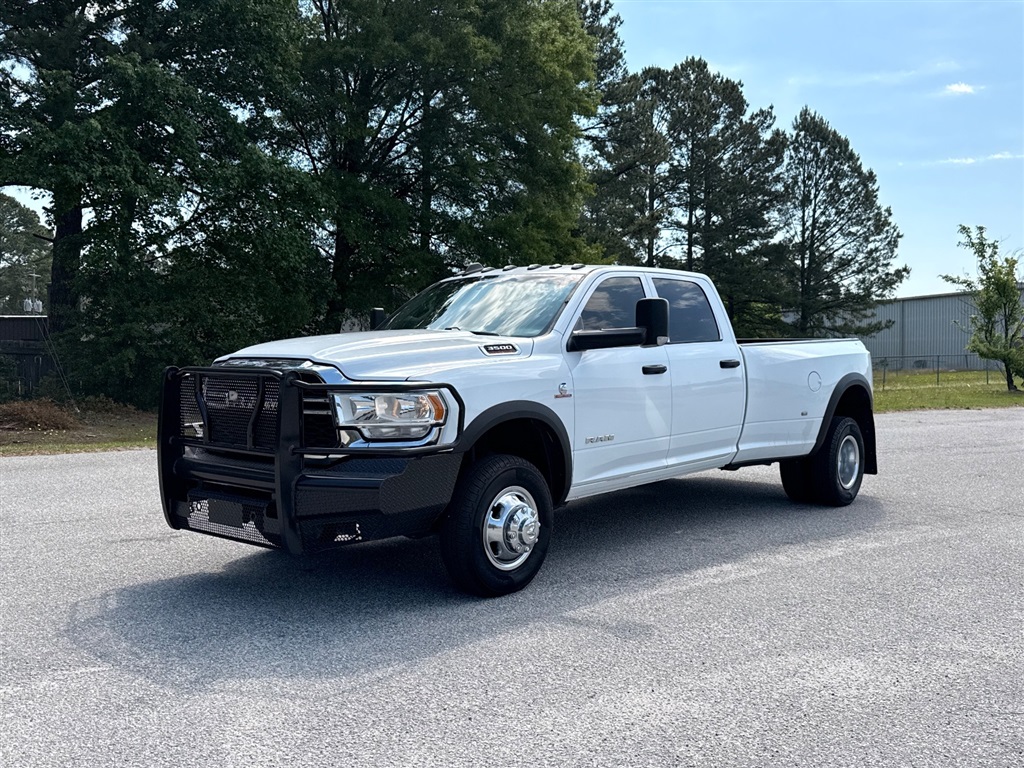 2019 RAM 3500 Tradesman 4X4 Crew Cab LWB's photo