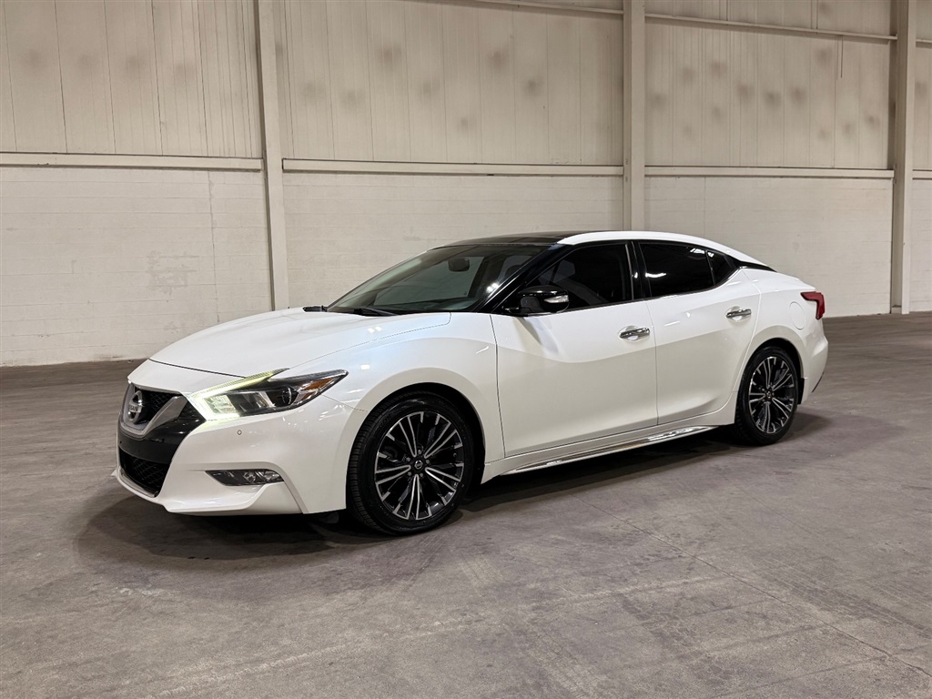 2017 Nissan Maxima Platinum's photo