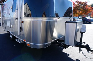 Picture of a 2018 Airstream 19CB TOMMY BAHAMA