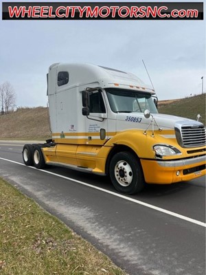 Picture of a 2005 Freightliner COLUMBIA 60