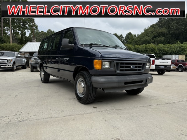 2003 Ford Econoline Wagon XL's photo