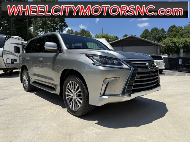 2019 Lexus LX 570's photo