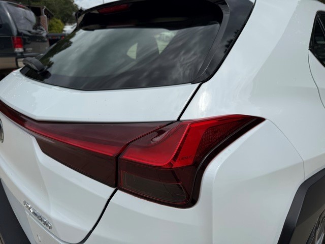 2019 Lexus UX 250h Premium F SPORT photo 23