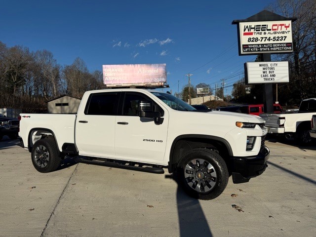 2022 Chevrolet Silverado 2500HD Custom photo 3