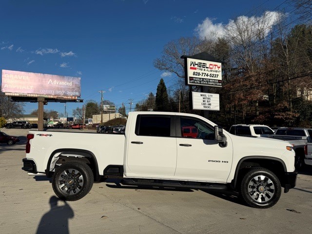 2022 Chevrolet Silverado 2500HD Custom photo 4