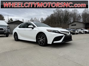 Picture of a 2021 Toyota Camry SE