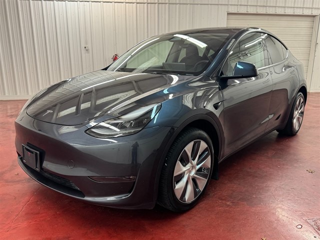 TESLA MODEL Y Long Range in Fayetteville