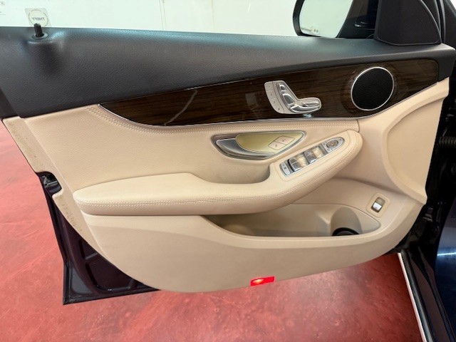 2015 Mercedes Benz C 300 Sedan photo 17