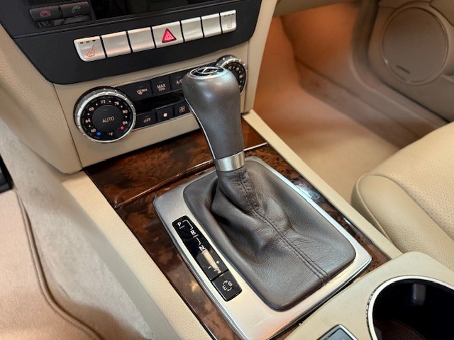 2013 Mercedes Benz C 250 Luxury Sedan photo 12