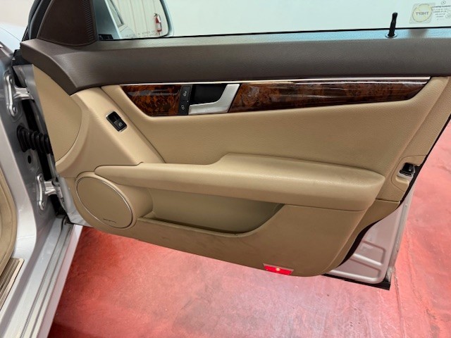 2013 Mercedes Benz C 250 Luxury Sedan photo 19