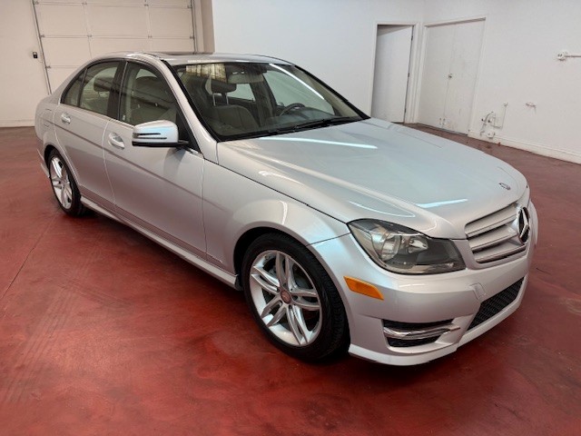 2013 Mercedes Benz C 250 Luxury Sedan photo 7