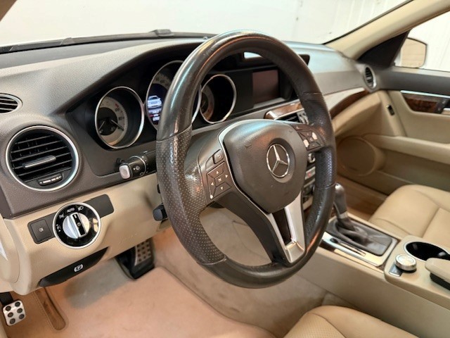 2013 Mercedes Benz C 250 Luxury Sedan photo 9