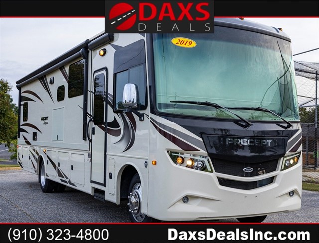FORD STRIPPED CHASSIS MOTORHOME - in Fayetteville