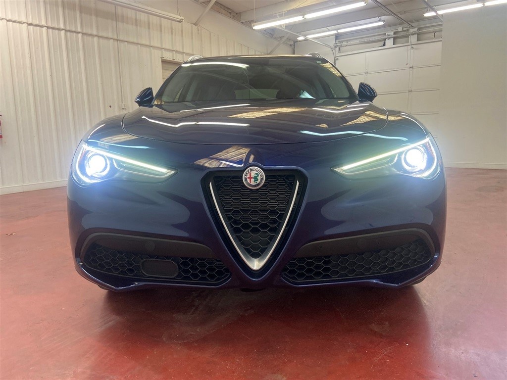 2019 Alfa Romeo Stelvio Base photo 2