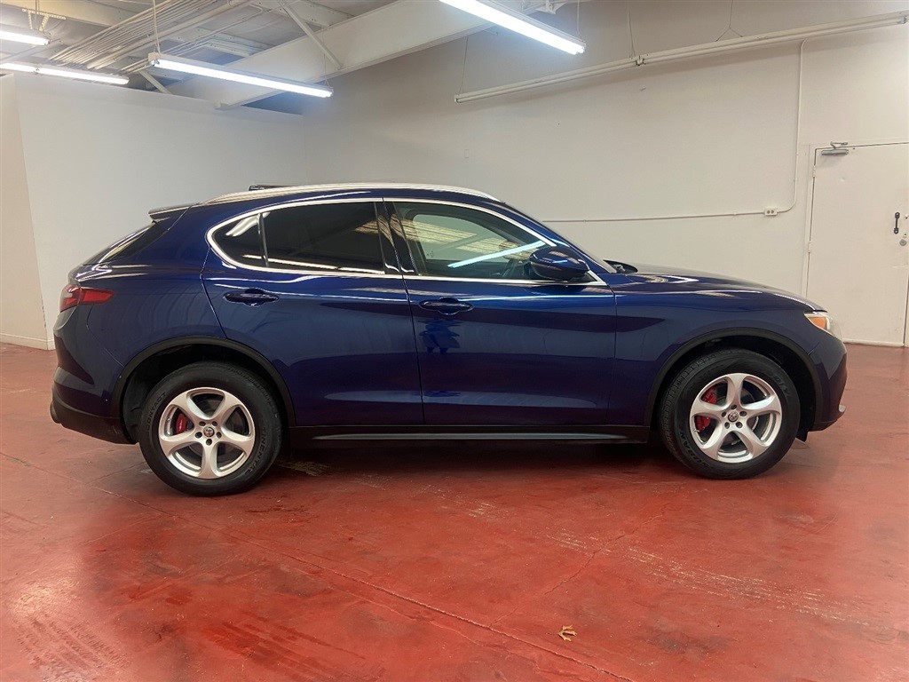 2019 Alfa Romeo Stelvio Base photo 4