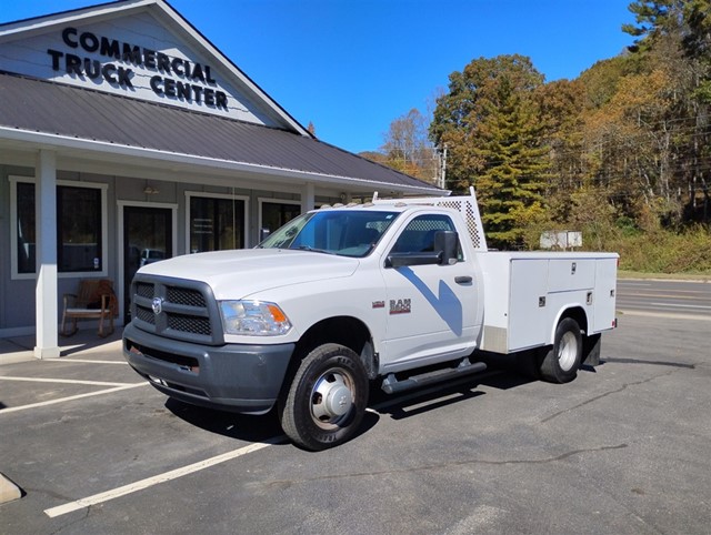 RAM 3500 UTILITY w/ LIFTGATE in 