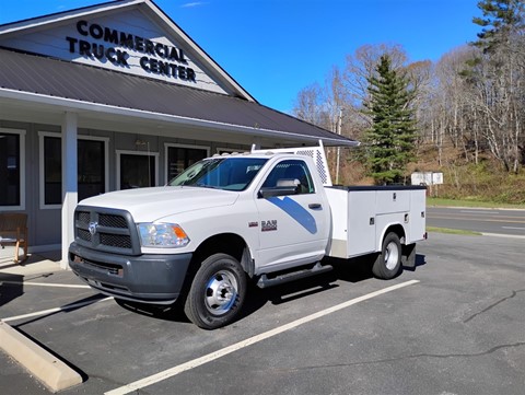 2017 RAM 3500 UTILITY w/ LIFTGATE