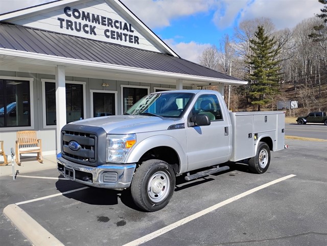 FORD F250 4WD UTILITY TRUCK in 