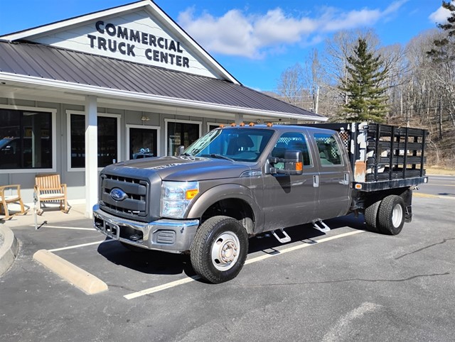 FORD F350 CREW CAB STAKEBED in 