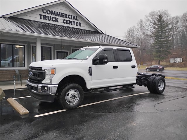 FORD F350 CREW CAB CHASSIS in 