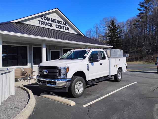 Ford F350 SUPERCAB 4WD UTILITY in 