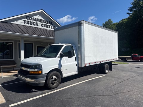 2020 Chevrolet Express14' Box Truck