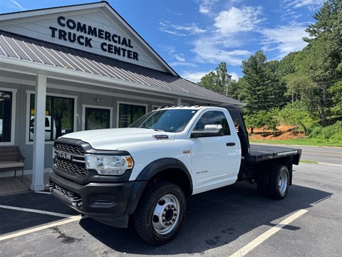 2022 RAM 5500 REGULAR CAB 4WD FLATBED