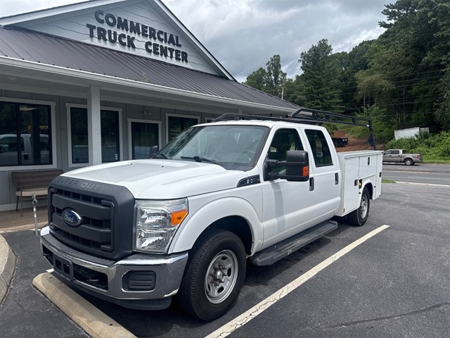 FORD F250 CREW CAB UTILITY W/ LIFTGATE in 