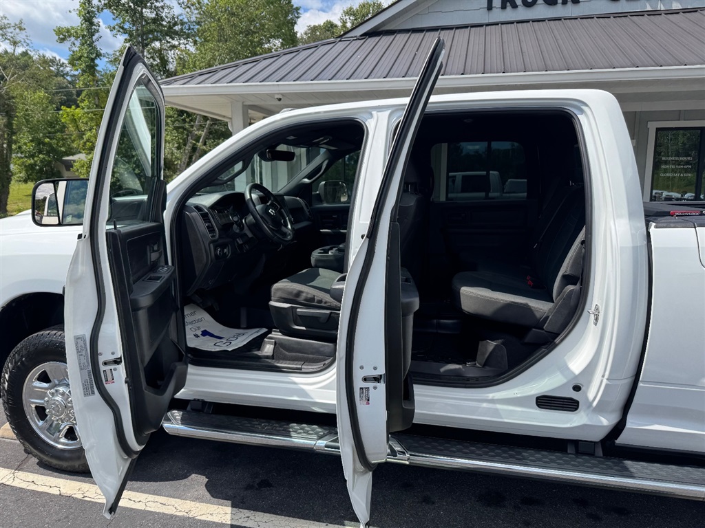 2022 Ram 2500 photo 11