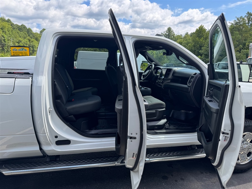 2022 Ram 2500 photo 17