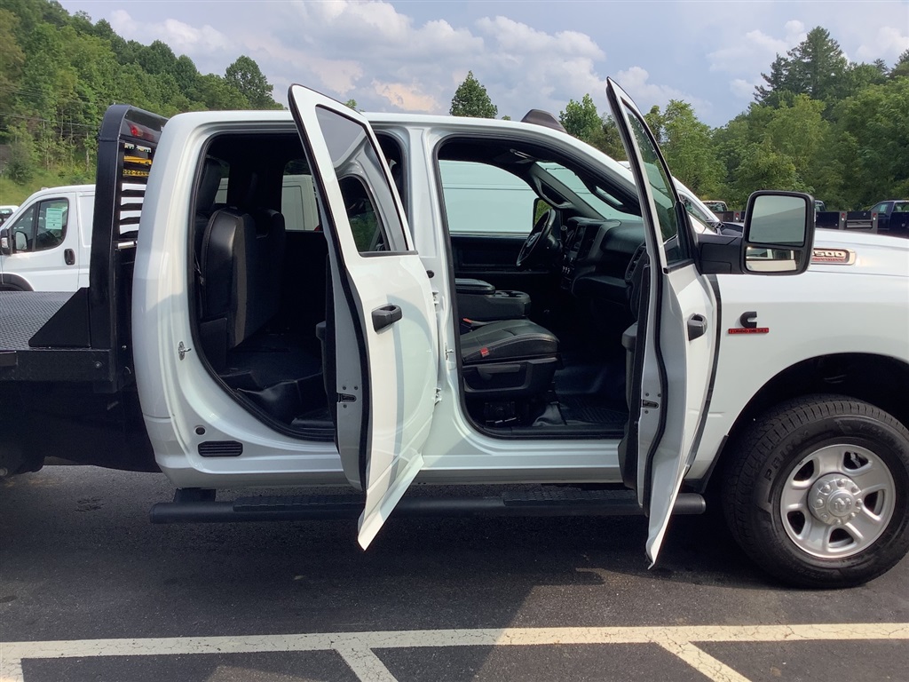 2023 Ram 3500 photo 7