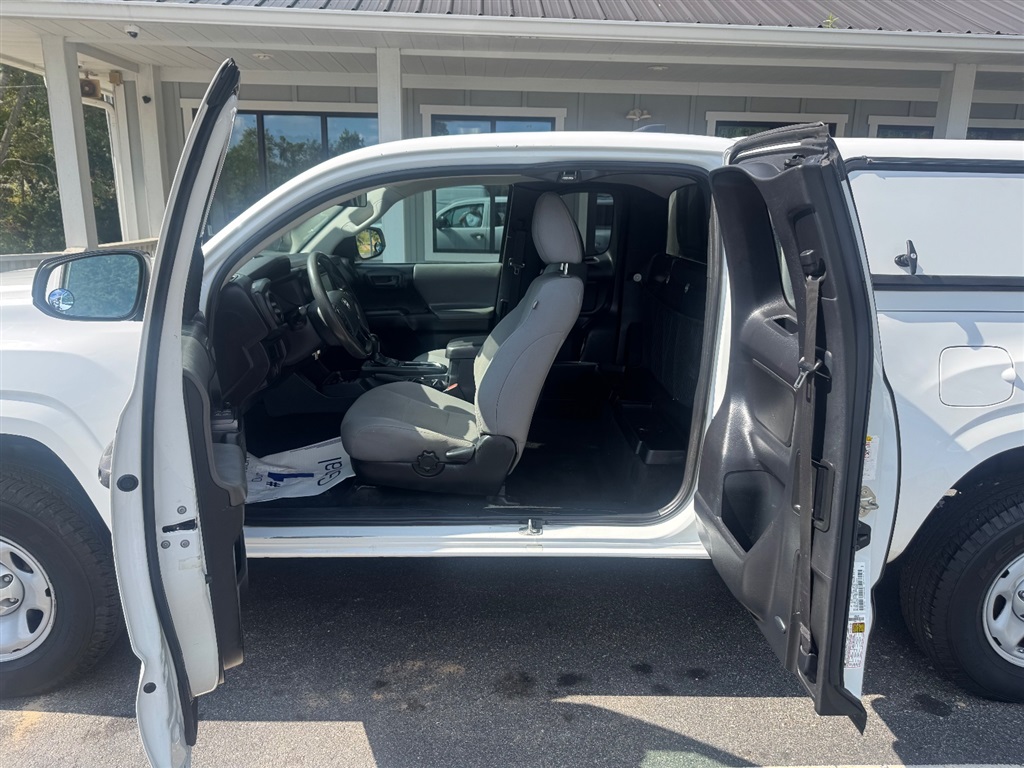 2019 Toyota Tacoma Access Cab photo 12