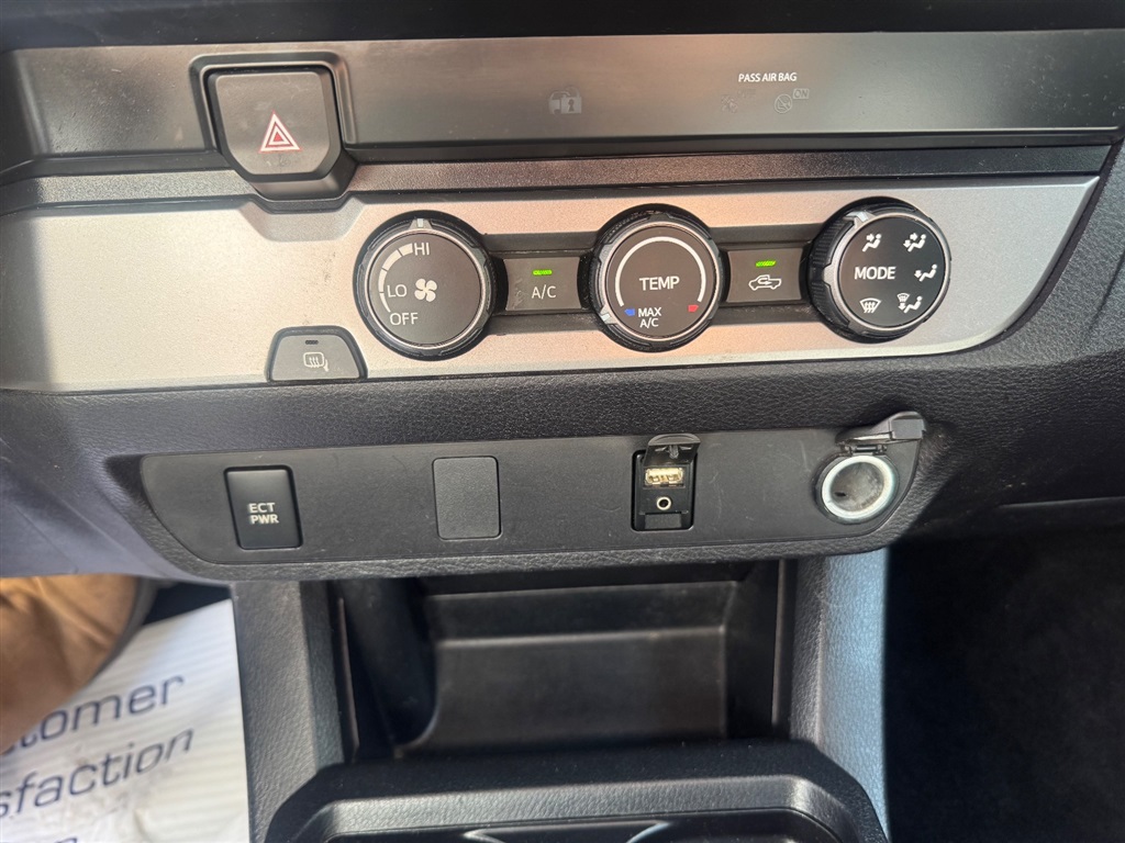 2019 Toyota Tacoma Access Cab photo 16