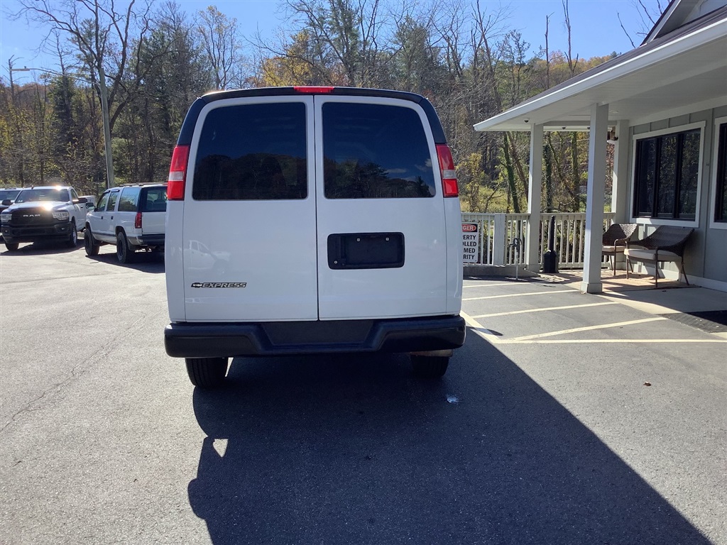 2018 Chevrolet Express 3500 Cargo photo 4