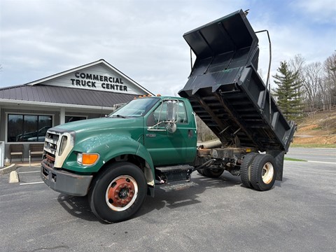 2004 Ford F-750 Dump Truck Regular Cab 2WD DRW